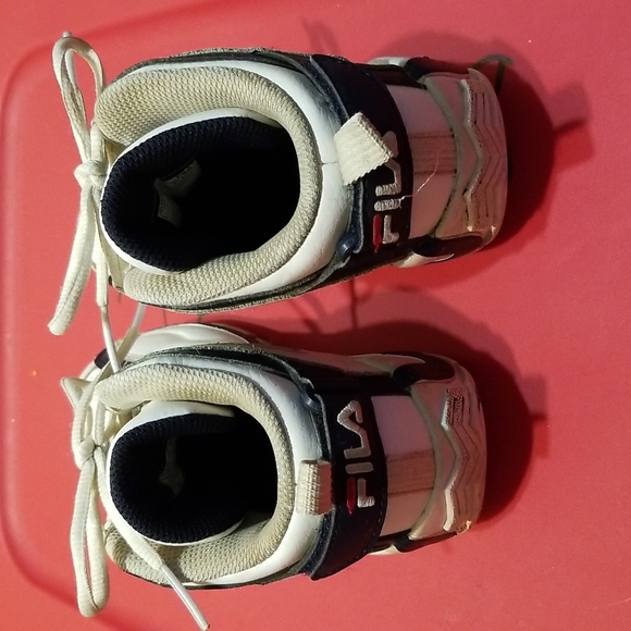 Fila unisex size 3 grant hill 2 sneakers white, navy and red